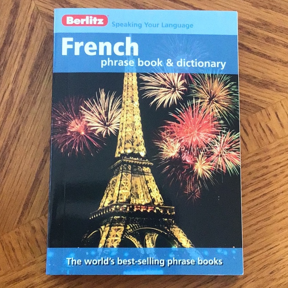 Berlitz French Phrase Book & Dictionary NEW